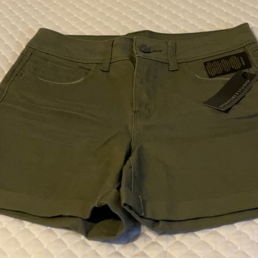 Signature Studio Shorts with Stretch Fabric